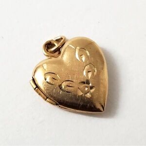 Minimalist 10K Gold Heart Photo Locket Pendant
